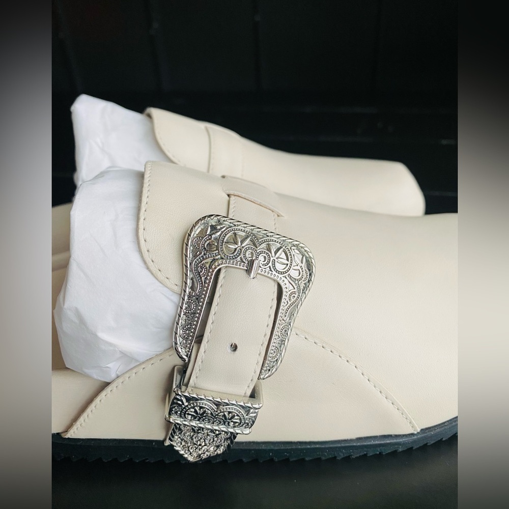 Brand New in Box Schutz Grace Leather Flat